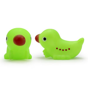 जिक्सिन बेबी कार्टून रबर कीट कैटरपिलर तैराकी और चिल्लाना स्नान खिलौना - Product Image 1