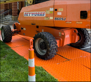 Protection au sol HDPE robuste de 4x8 pieds/tapis de sol de route de piste - Product Image 5