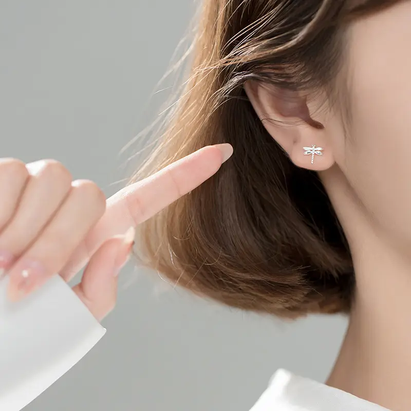 S925 стерлингового серебра серьги гвоздики для женщин в Корейском стиле Простые Ювелирные изделия насекомые Стрекоза серьги для женщин