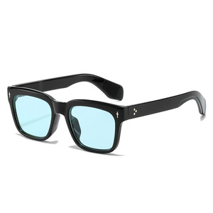 Lunettes de <span class=keywords><strong>soleil</strong></span> carrées tendance UV400 personnalisées de haute qualité 2026 pour hommes et femmes, avec logo vert et bleu, idéales pour la plage et les activités de plein air - Product Image 4