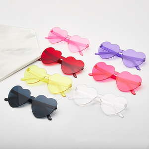 Lunettes en forme de coeur pour femmes verres teintés clairs colorés <span class=keywords><strong>rouge</strong></span> rose jaune nuances monture sans monture pour accessoires de voyage <span class=keywords><strong>Halloween</strong></span> - Product Image 4