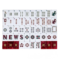 Élégant ensemble de tuiles de mahjong américaines en acrylique rouge bordeaux avec motifs léopard et trèfle dorés métalliques pour les jeux de table et les rassemblements de loisirs