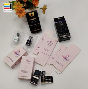 Scatole in Carta Olografica con Logo Personalizzato e Vassoio in Plastica <span class=keywords><strong>per</strong></span> Flaconi di Essenze Skincare da 3ml e 10ml - Product Image 1