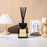 Diffuseur à Roseaux Romantique en Gros Sans Flamme pour Aromathérapie à Huiles Essentielles, Grande Capacité 2000 ml 1000 ml, Bouteille en Verre avec Bâtonnets