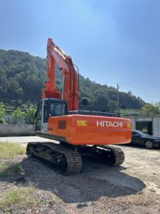 Excavadora Hidráulica de Ruedas Usada Hitachi ZX240-3 Modelo 2023, 95% Nueva, Pocas Horas de Uso, Motor de Alto Rendimiento, Ideal para Movimiento de Tierras - Product Image 3