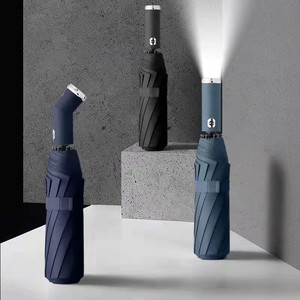 Commercio all'ingrosso completamente automatico parasole parasole ombrello 3 volte ombrello <span class=keywords><strong>LED</strong></span> a doppio uso con torcia a <span class=keywords><strong>LED</strong></span> - Product Image 1