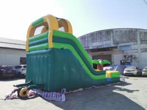 Toboggan aquatique gonflable vert <span class=keywords><strong>avec</strong></span> <span class=keywords><strong>piscine</strong></span> pour <span class=keywords><strong>location</strong></span> commerciale extérieure lors de fêtes - Product Image 4