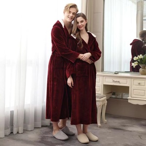 2022 elegante accappatoio di flanella di velluto di corallo per adulti cappuccio lungo con <span class=keywords><strong>camicia</strong></span> <span class=keywords><strong>da</strong></span> <span class=keywords><strong>notte</strong></span> invernale per le donne tessuto per l'autunno - Product Image 3