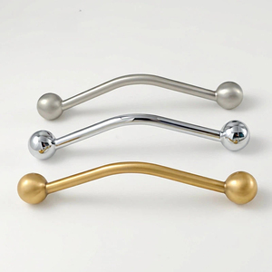 Poignée de meuble incurvée de luxe avec extrémités sphériques en alliage de zinc pour tiroir de placard et armoire de cuisine - Product Image 1