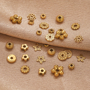 ลูกปัดเว้นระยะลายดอกไม้ |   ฝาครอบลูกปัดลายดอกเดซี่สแตนเลสสตีลชุบทอง 18K PVD สำหรับทำสร้อยข้อมือไข่มุก สร้อยคอ และเครื่องประดับ DIY - Product Image 2