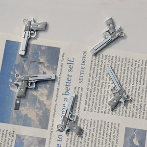 Pendentif en alliage de zinc en forme de pistolet pour la fabrication de colliers GJ163, apprêts de bijoux rectangulaires plaqués - Product Image 3