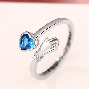 कैयोशी सरल दिल और हथेली डिजाइन बहु-रंग क्रिस्टल जिरकॉन खोलने वाली अंगूठी महिलाओं के लिए चांदी के रंग चढ़ाए गए छल्ले - Product Image 4