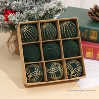 Juego de 9 Bolas de Navidad Rojas de Terciopelo de 6 cm, Adornos con Purpurina y Hilo Dorado para Decoración Navideña del Hogar