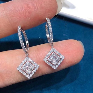 Orecchini Pendenti Vintage con Cristalli Pavé per Donne, Eleganti Accessori per Ufficio e Uso Quotidiano - Product Image 4