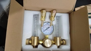 Regulador de gas argón de 5% de precisión con caudalímetros duales - Product Image 4