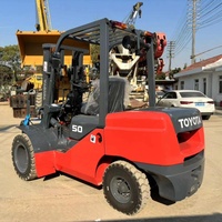 Chariot élévateur diesel à combustion interne d'origine japonaise FD50 de 5 tonnes avec mât à trois étages disponible à la vente