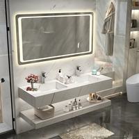 Meuble-lavabo double vasque mural avec finition en marbre gris, doté d'une vasque en céramique avec rangement, adapté aux hôtels
