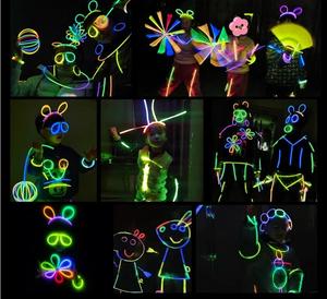 Lot de 50 bâtons fluorescents lumineux pour enfants, bâtons colorés pour soirées, éclairage nocturne éblouissant - Product Image 4