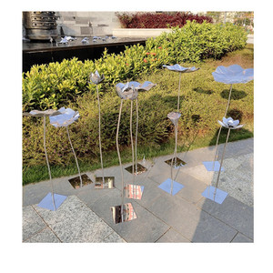 Sculpture de fleur de lotus en acier inoxydable, art paysager extérieur fait main pour la décoration de jardin - Product Image 5