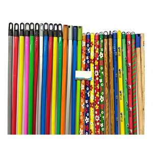 Balai à manche en bois avec poils en plastique, taille moyenne 45 pouces, durable, pour nettoyage de sols extérieurs, écologique, style classique - Product Image 1