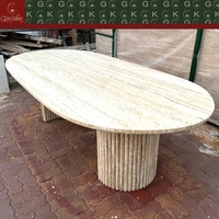 Table à manger ovale en travertin GOLDKING avec piétement cannelé pour villa moderne, hôtel, restaurant, fabrication OEM ODM directe d'usine