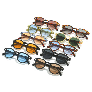 Occhiali da Sole Ovali Vintage Semplici da Uomo con Rivetti, Occhiali da Sole Casual da Viaggio, Scelta Colorata, Occhiali da Vacanza per Coppie - Product Image 2