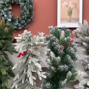 उच्च गुणवत्ता वाले हस्तनिर्मित रतन क्रिसमस ट्री दरवाजे की सजावट के लिए फूलों की माला और क्रिसमस की सजावट के लिए पुष्पांजलि - Product Image 2