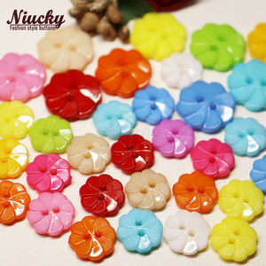 กระดุมพลาสติกลายดอกไม้หมุนได้สำหรับตกแต่งกระดุมการ์ตูนหลากสีสำหรับงานฝีมือ13มม. 17มม. 2รู12สี - Product Image 4