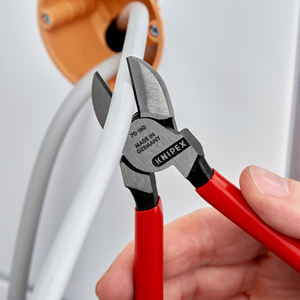 KNIPEX 70 01 160 EAN คีมตัดด้านข้างเคลือบด้วยเรซินสังเคราะห์สีดำ 160 มม. - Product Image 3
