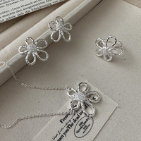 Ada Schmuck Ohrringe für Frauen S925 Sterling Silber Damen Blumen-Ohrstecker Modische Ohrringe mit Zirkonia