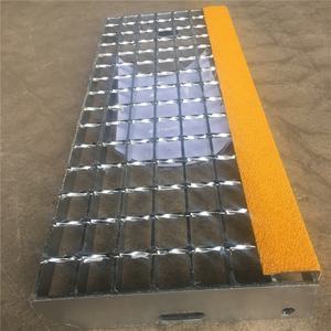 Marches d'escalier en acier galvanisé à dents pour extérieur - Product Image 3