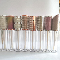 Tubes de gloss cosmétique vides en plastique de 4,5 ml avec applicateurs, personnalisables avec logo et marque privée