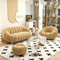 Ensemble de canapés Boucle crème incurvés avec table basse en verre pour salon, salon de beauté, centre commercial, mobilier de salon de loisirs