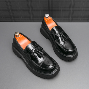 Mocassini con Nappine On Design: Comodità Senza Sforzo, Scarpe Eleganti da Uomo con Suola Spessa - Product Image 6