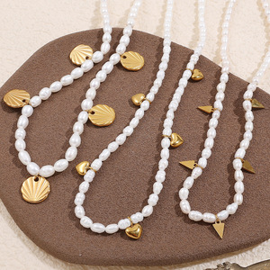 สร้อยคอมุกน้ำจืดสีขาวพร้อมจี้รูปหัวใจชุบทองสำหรับผู้หญิงใส่ได้ทุกวัน - Product Image 1