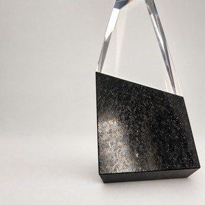 Trofeo <span class=keywords><strong>de</strong></span> Mármol Moderno con Diseño Geométrico Puntiagudo, Premio Crystal Peak, Grabado Personalizado para Reconocimiento Corporativo - Product Image 4