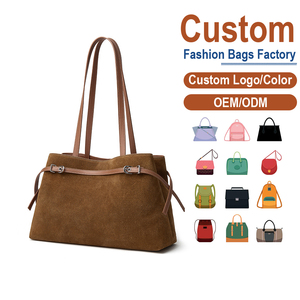 กระเป๋าโท้ทหนังกลับสีคาราเมลสำหรับผู้หญิง - หนังวัวแท้ สีพื้น ซิปสปริง หัวเข็มขัดสีเงิน สายปรับได้ ดีไซน์ทันสมัย - Product Image 1