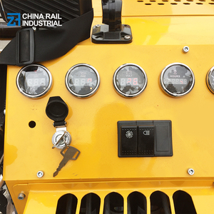 La gru cingolata da 8 tonnellate è disponibile nella versione spider crane con cestello, rendendo IT la scelta ideale per operazioni ad alta quota. - Product Image 2