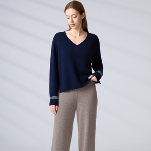 Suéter Personalizado de Punto Básico para Mujer, Otoño Invierno, Estilo Europeo Minimalista, Manga Larga, Color Azul Marino, Cuello en V - Product Image 4