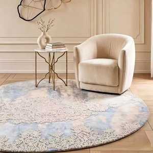 Alfombra redonda decorativa de estilo francés en crema, rosa y morado con textura mixta para salón de belleza, peluquería, recepción y sala de espera. - Product Image 3