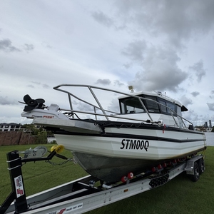 Bateaux de pêche en aluminium de 7,5 m (25 pieds) avec cabine compacte style promenade, cabine de conduite avant et remorque pour la pêche touristique - Product Image 3