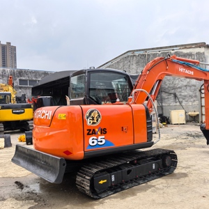 Excavatrice sur chenilles Hitachi ZX65 d'occasion de 2022, 6 tonnes, petite pelle avec godet pour travaux agricoles et aménagement paysager - Product Image 2
