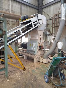 Nuevo 3-4 toneladas <span class=keywords><strong>por</strong></span> hora 90kw Molino de martillo de madera 90kw Trituradora de ramas de madera residual <span class=keywords><strong>Precio</strong></span> - Product Image 3