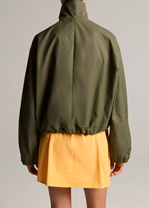 Chaqueta Corta Tipo Bomber con Cuello Alto y Cintura Ajustada, Diseño Personalizado para Mujer, Color Verde Oscuro - Product Image 2