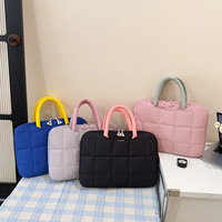 Housse pour ordinateur portable en nylon matelassé imperméable pour 13-15 pouces, sacoche rembourrée avec poignée et sangle de transport, logo personnalisé, vente en gros