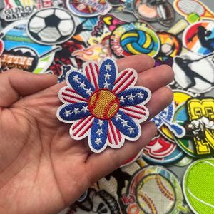 แผ่นปะติดเสื้อผ้าเด็กสีขาวเขียวน่ารัก ลายปักดาวเคราะห์ ท้องฟ้าเต็มไปด้วยดวงดาว หัวกะโหลก ผี ET มนุษย์ต่างดาว ขนาดเล็ก รูปทรงกลม - Product Image 3