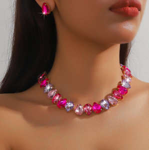 Ensemble de bijoux de mariée avec collier et boucles d'oreilles en cristal géométrique en forme de larme exagérée et coloré - Product Image 2