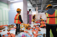 Juego de Casas de Juego de Imitación para Niños Pequeños: Obrero de Construcción, Ladrillos, Grúa Transportadora, Torre, para Parque Infantil Interior Suave