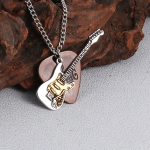 Collar de guitarra eléctrica retro para hombres y mujeres, accesorios de hip hop estilo punk rock - Product Image 2