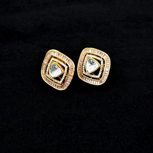 Boucles d'oreilles pendantes carrées plaquées or avec zircon, style Kundan, bijoux tendance pour femme, idéales pour les soirées. - Product Image 1